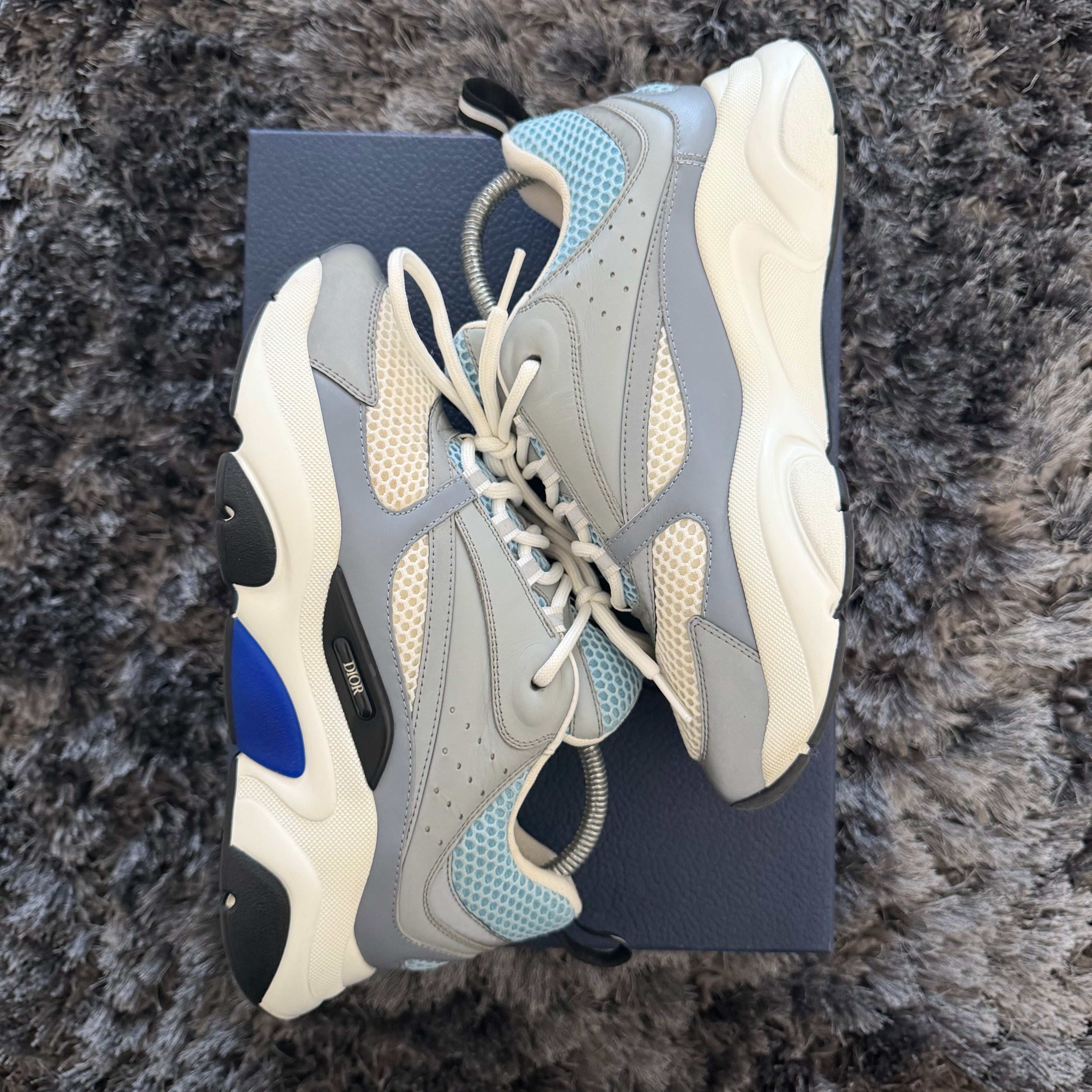 Pre-loved - Dior B22 Sneaker - Baby Blue
