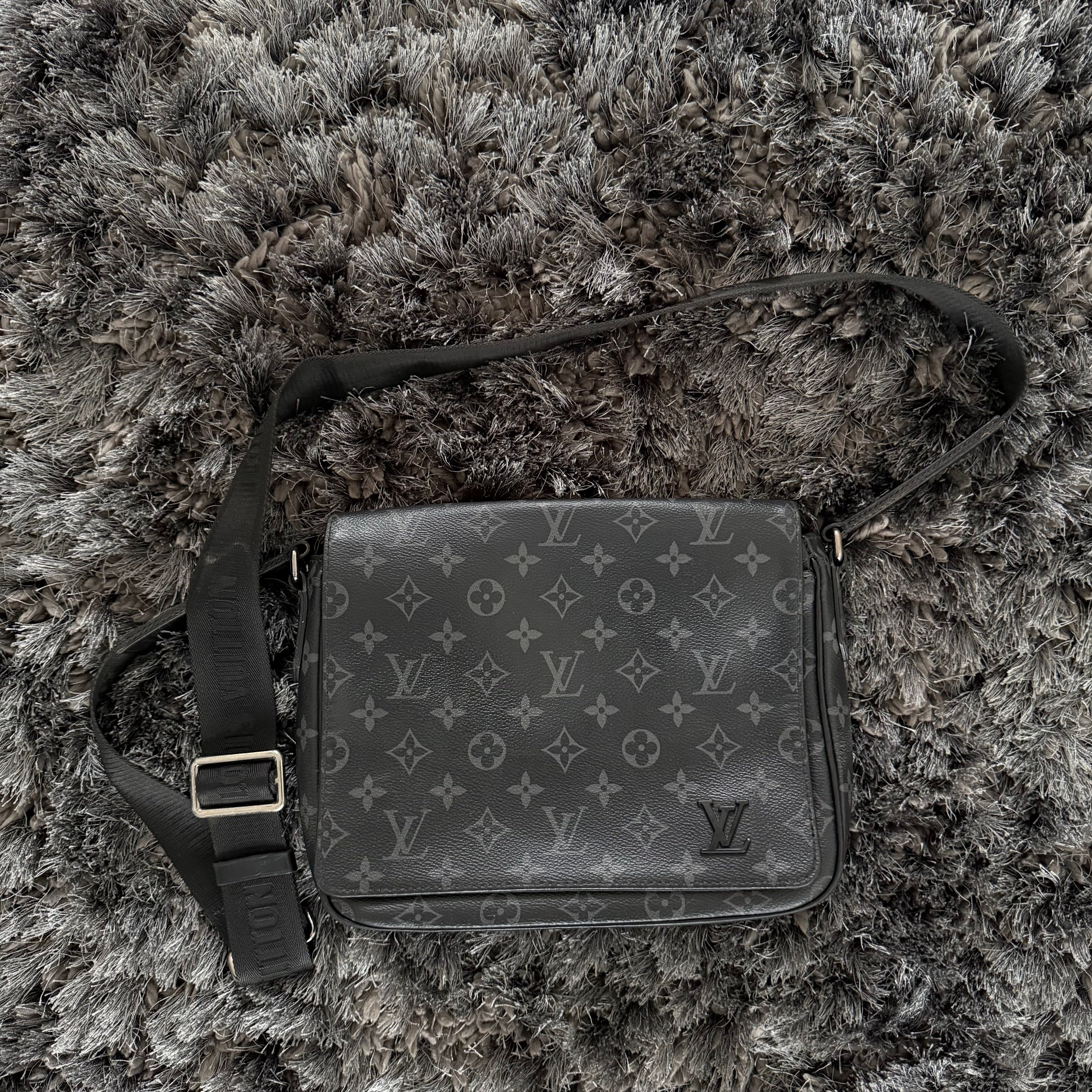 Pre-Loved - Louis Vuitton PM District Bag - Black