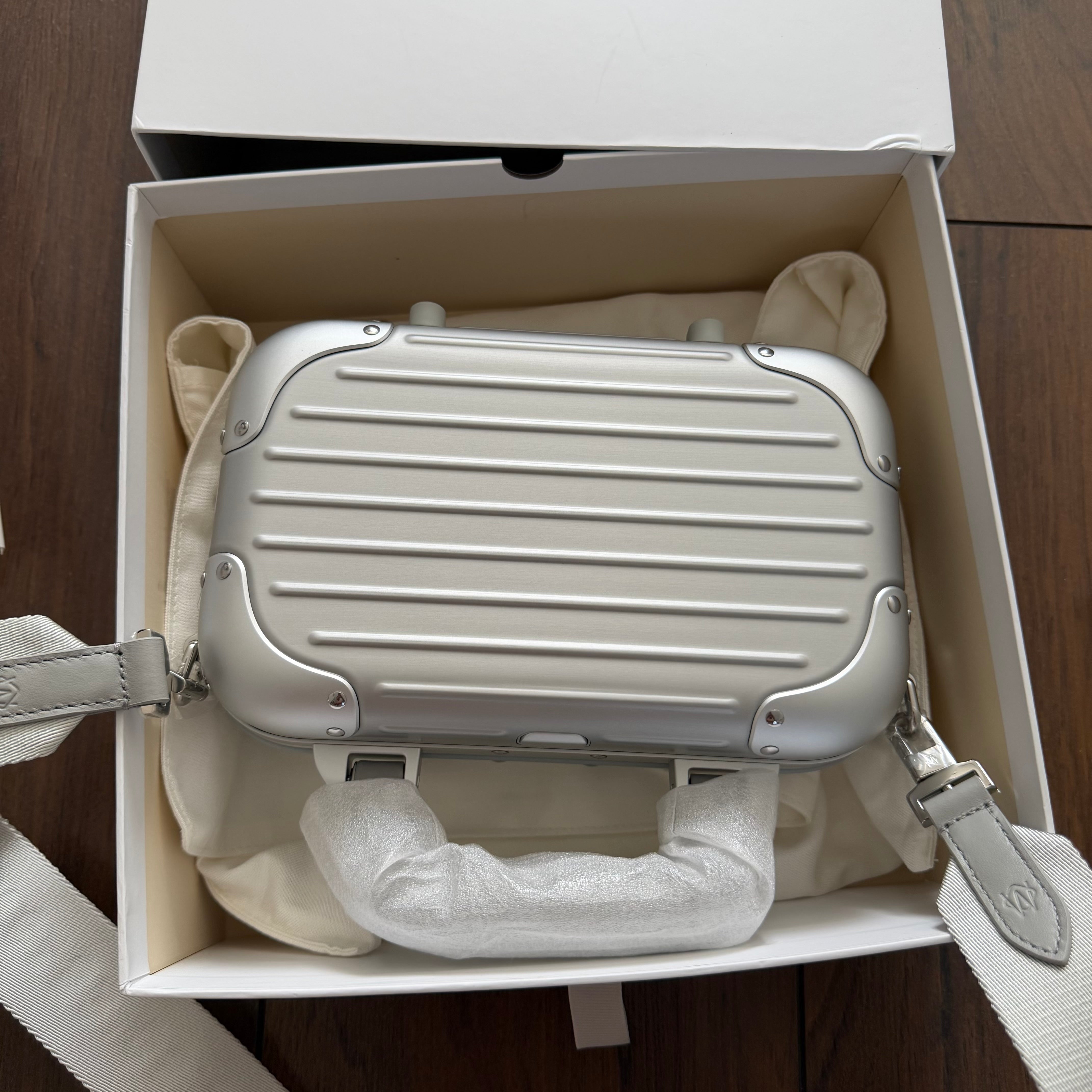 Rimowa Cross Body Bag 16 ‘SILVER’