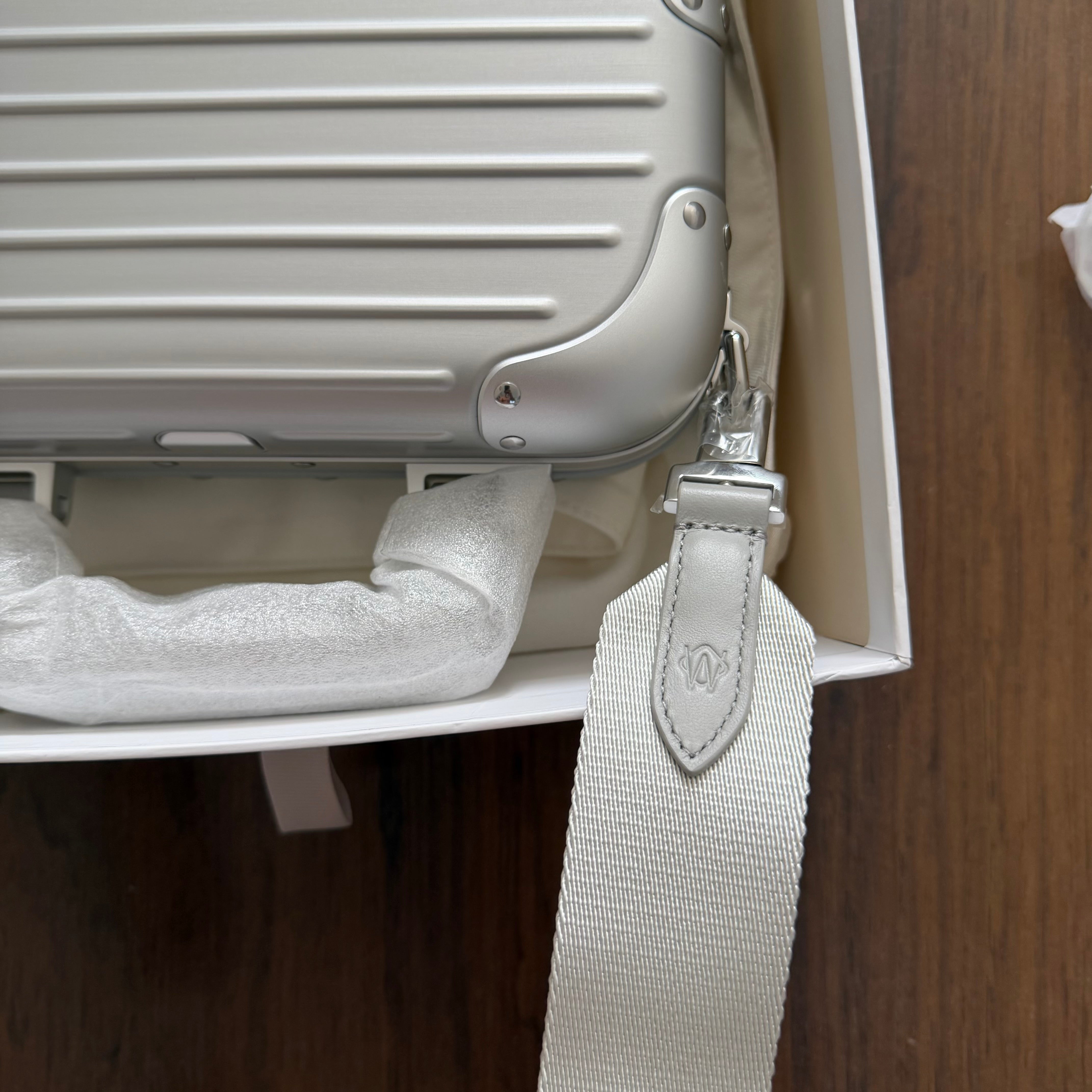 Rimowa Cross Body Bag 16 ‘SILVER’