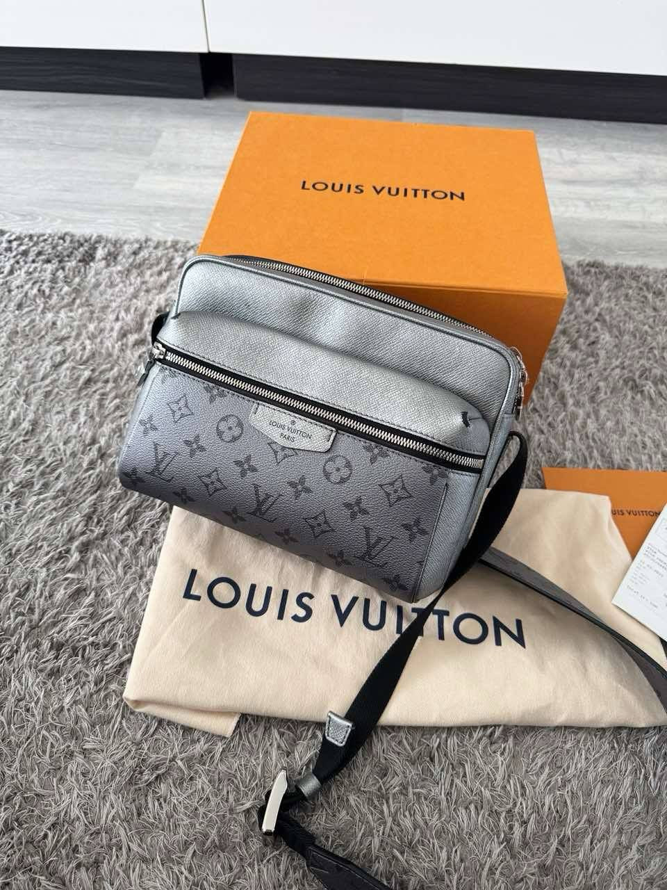 Pre-Loved - Louis Vuitton Outdoor Messenger Bag - Gunmetal Grey