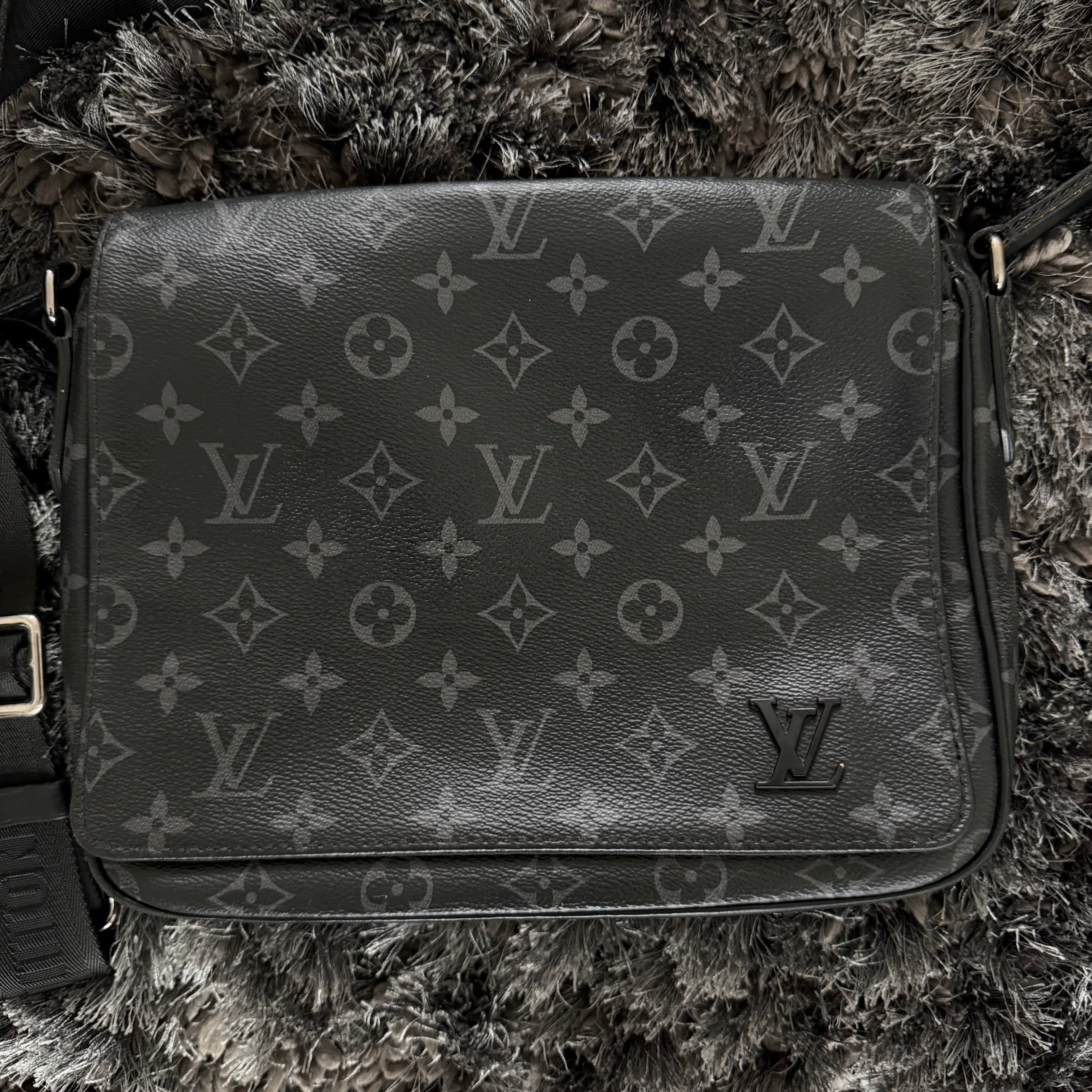 Pre-Loved - Louis Vuitton PM District Bag - Black