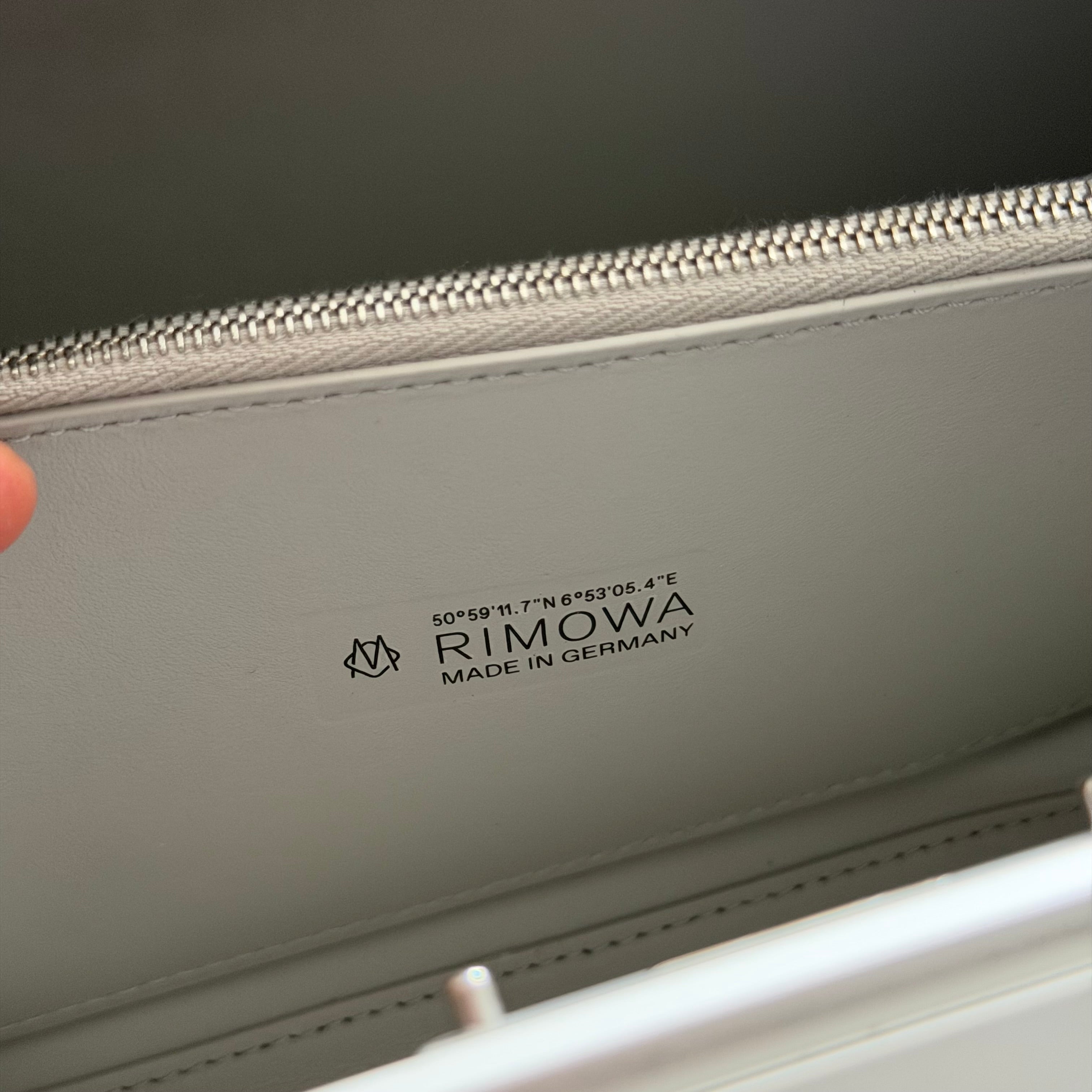 Rimowa Cross Body Bag 16 ‘SILVER’