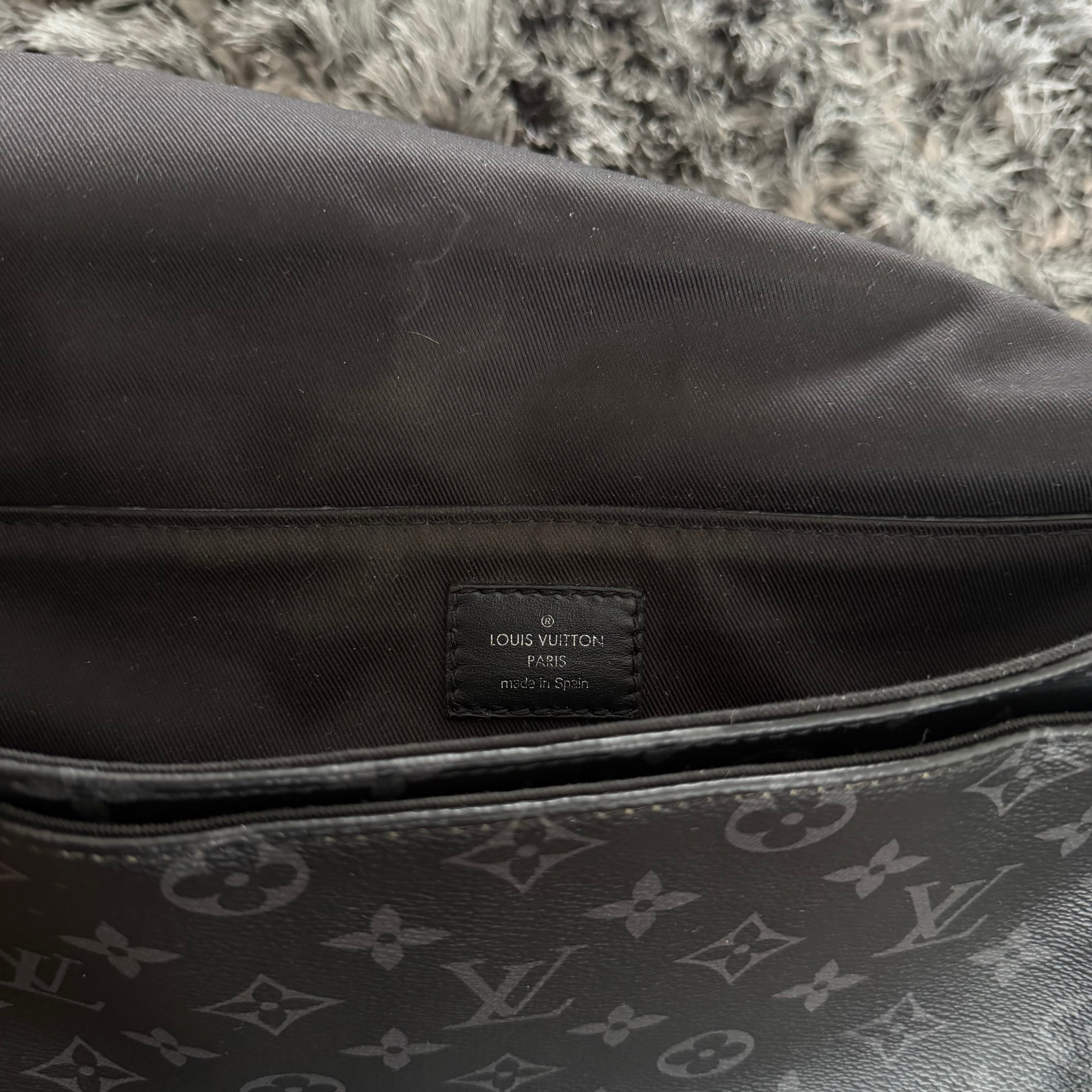 Pre-Loved - Louis Vuitton PM District Bag - Black