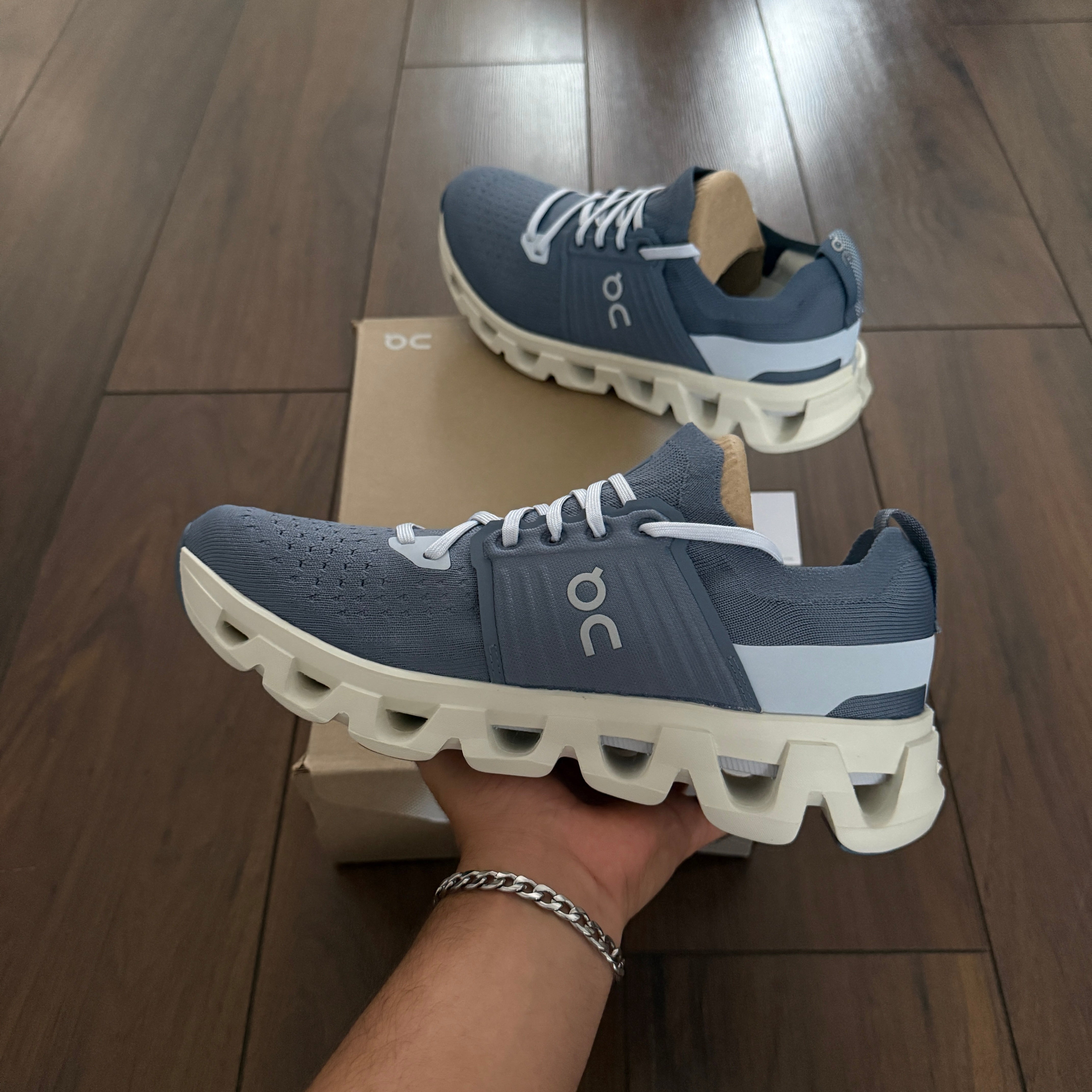 On Running Cloudswift 4 - Navy/White