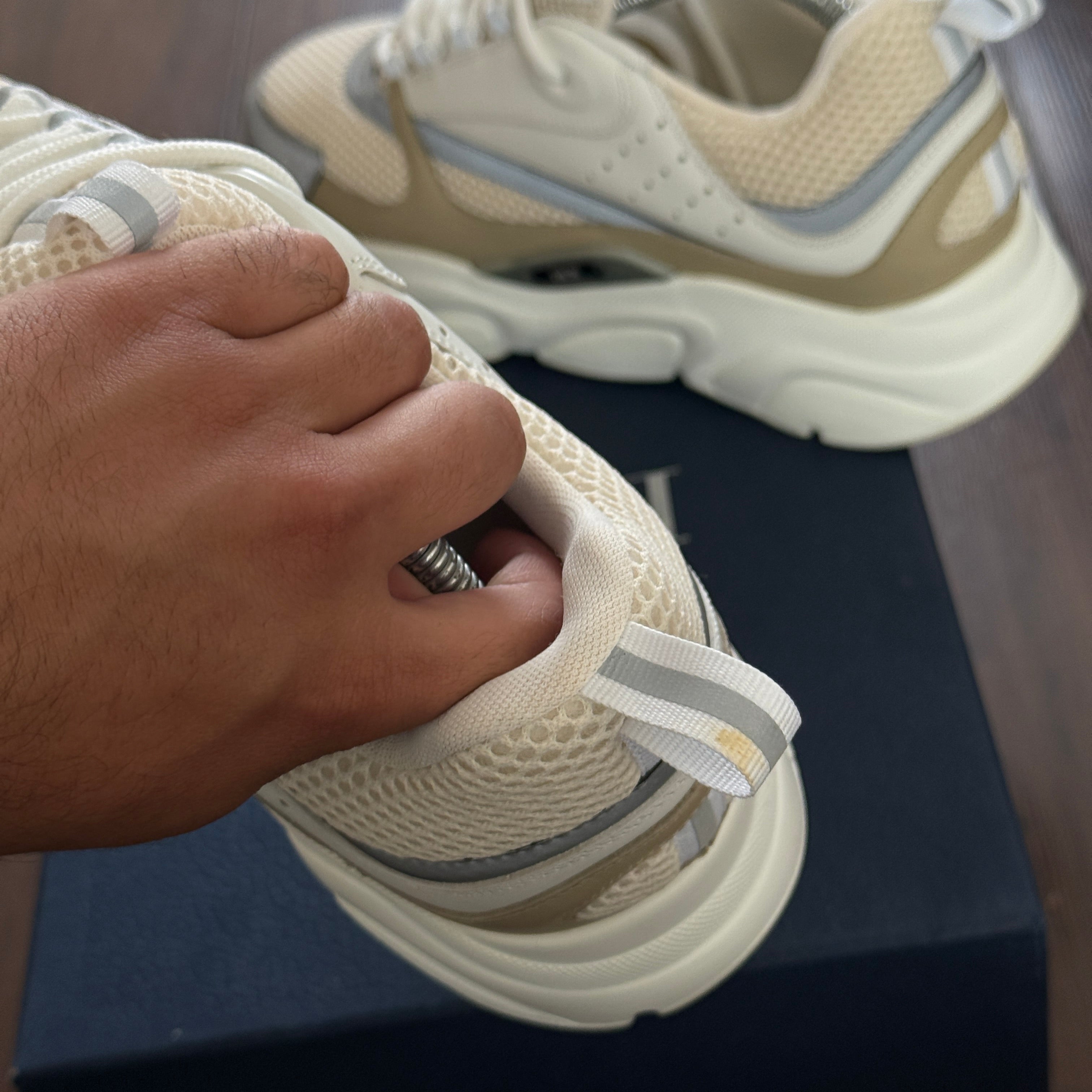 Pre-loved - Dior B22 Sneaker - Cream