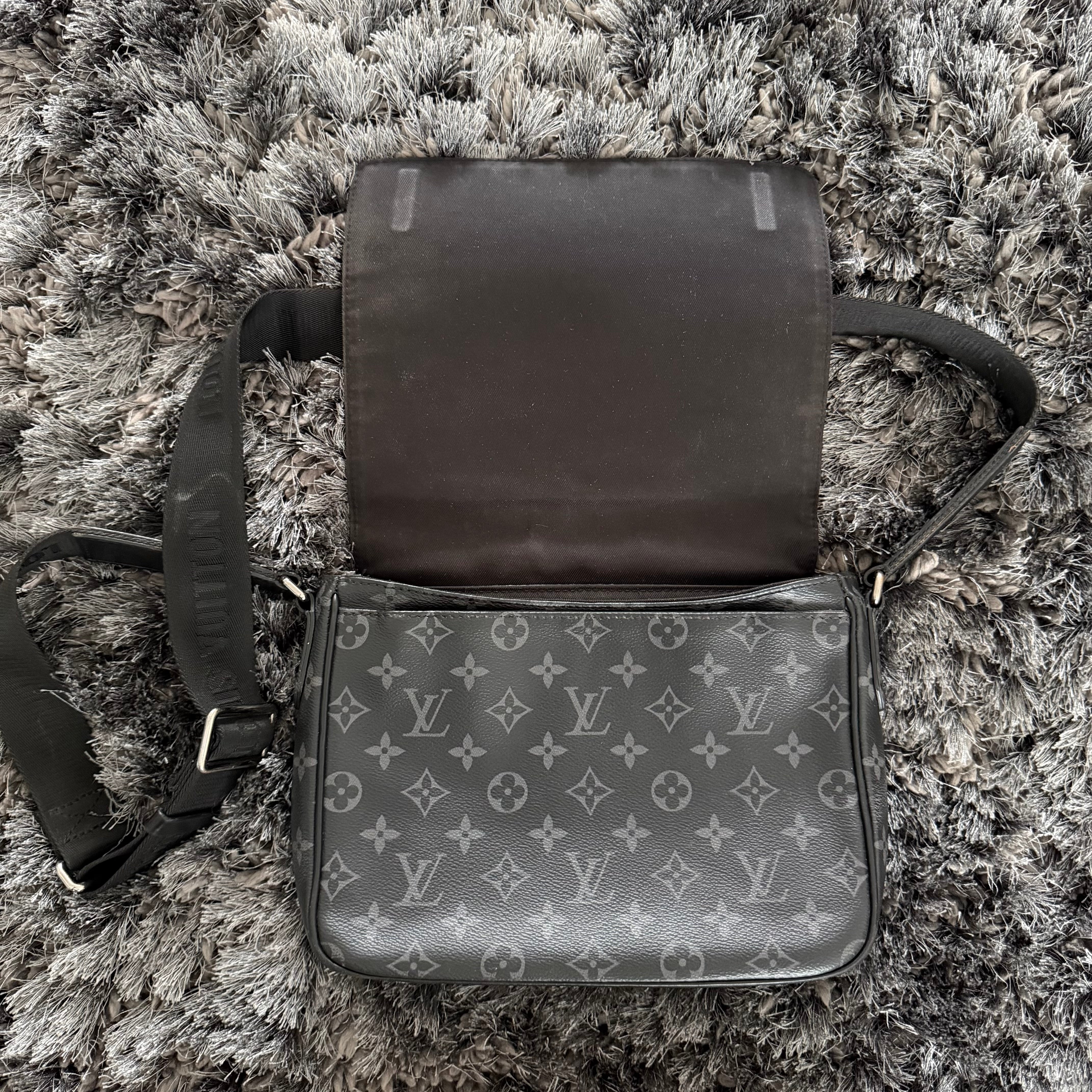 Pre-Loved - Louis Vuitton PM District Bag - Black
