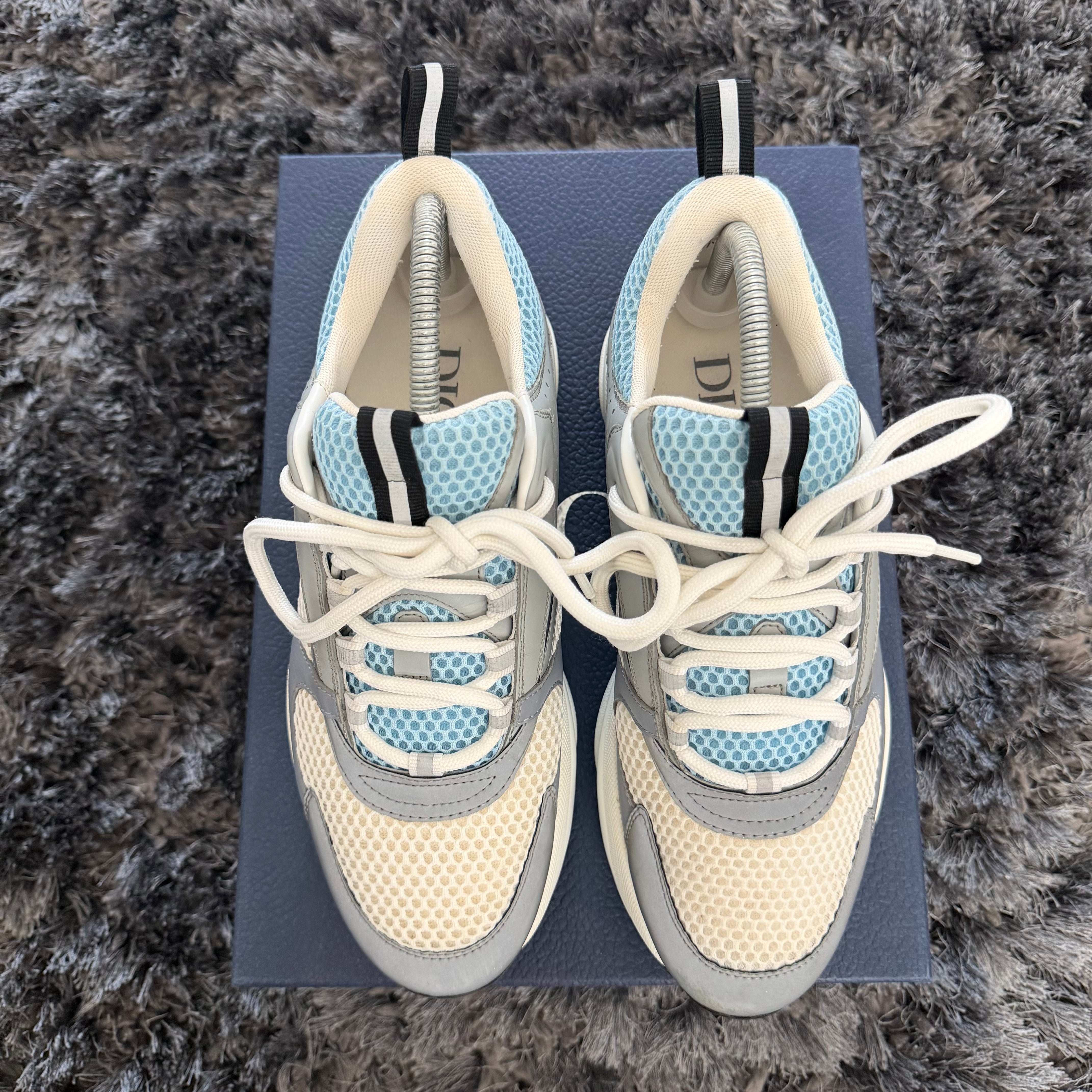 Pre-loved - Dior B22 Sneaker - Baby Blue