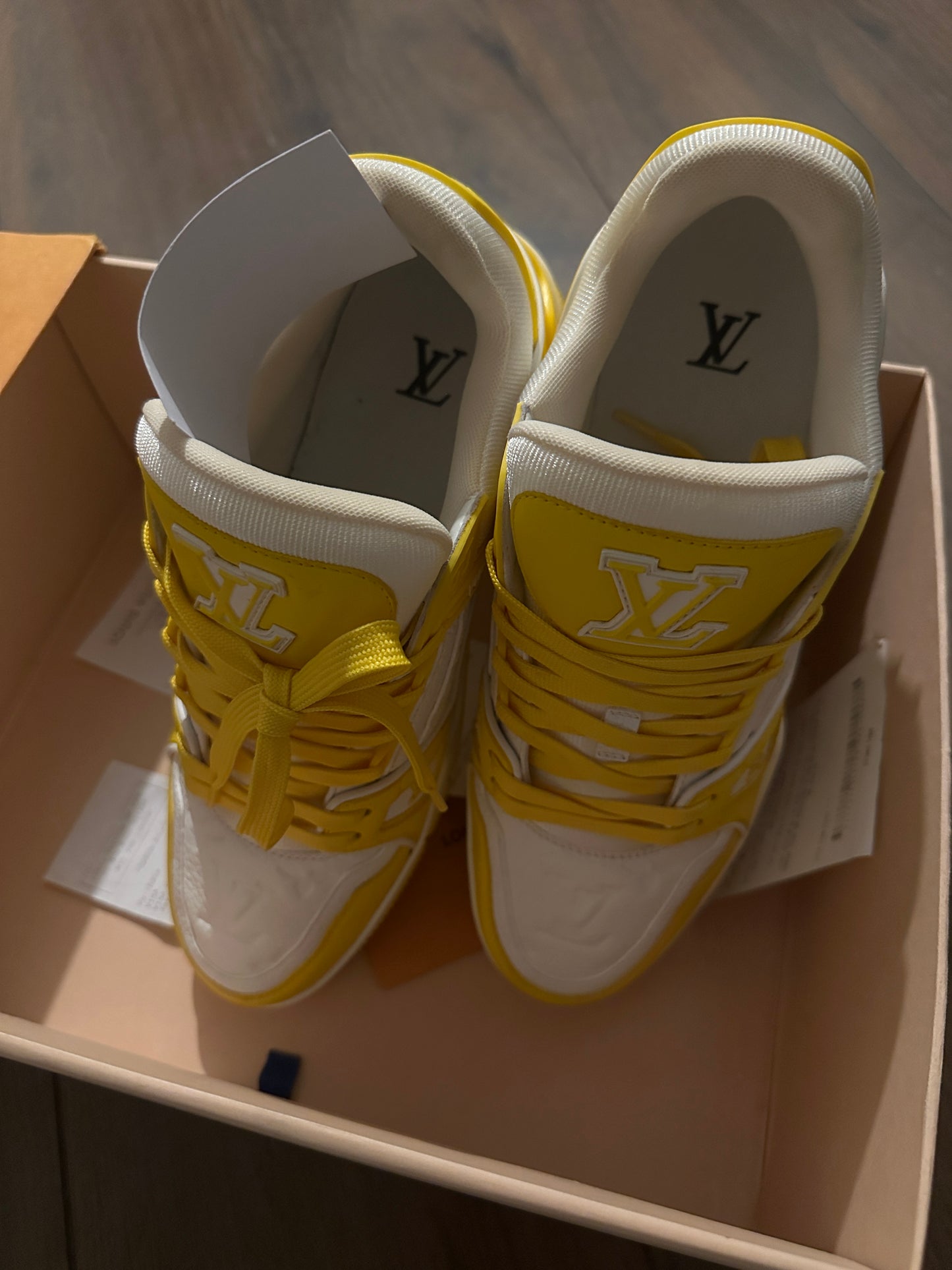 Louis Vuitton Sneakers - White/Yellow