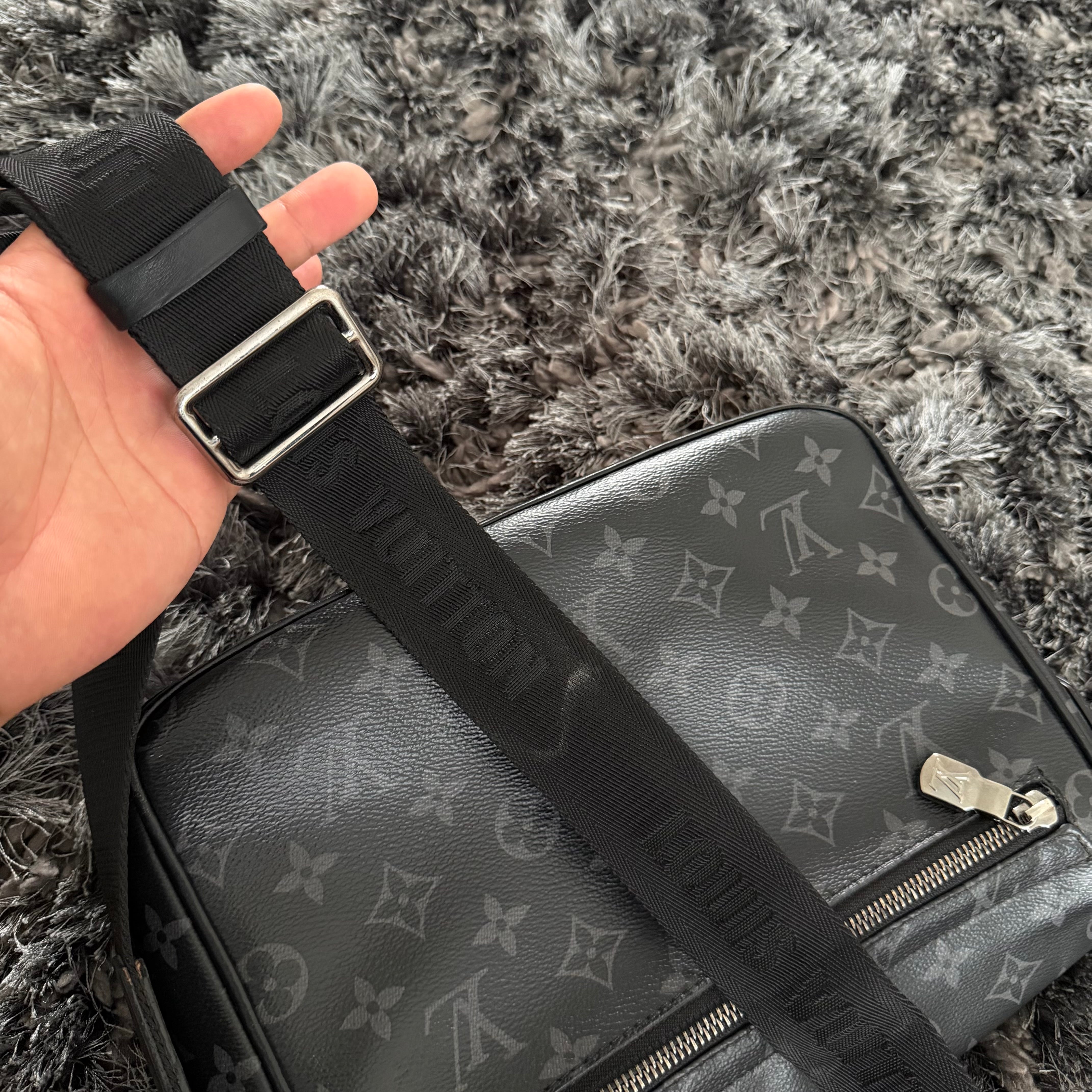 Pre-Loved - Louis Vuitton PM District Bag - Black