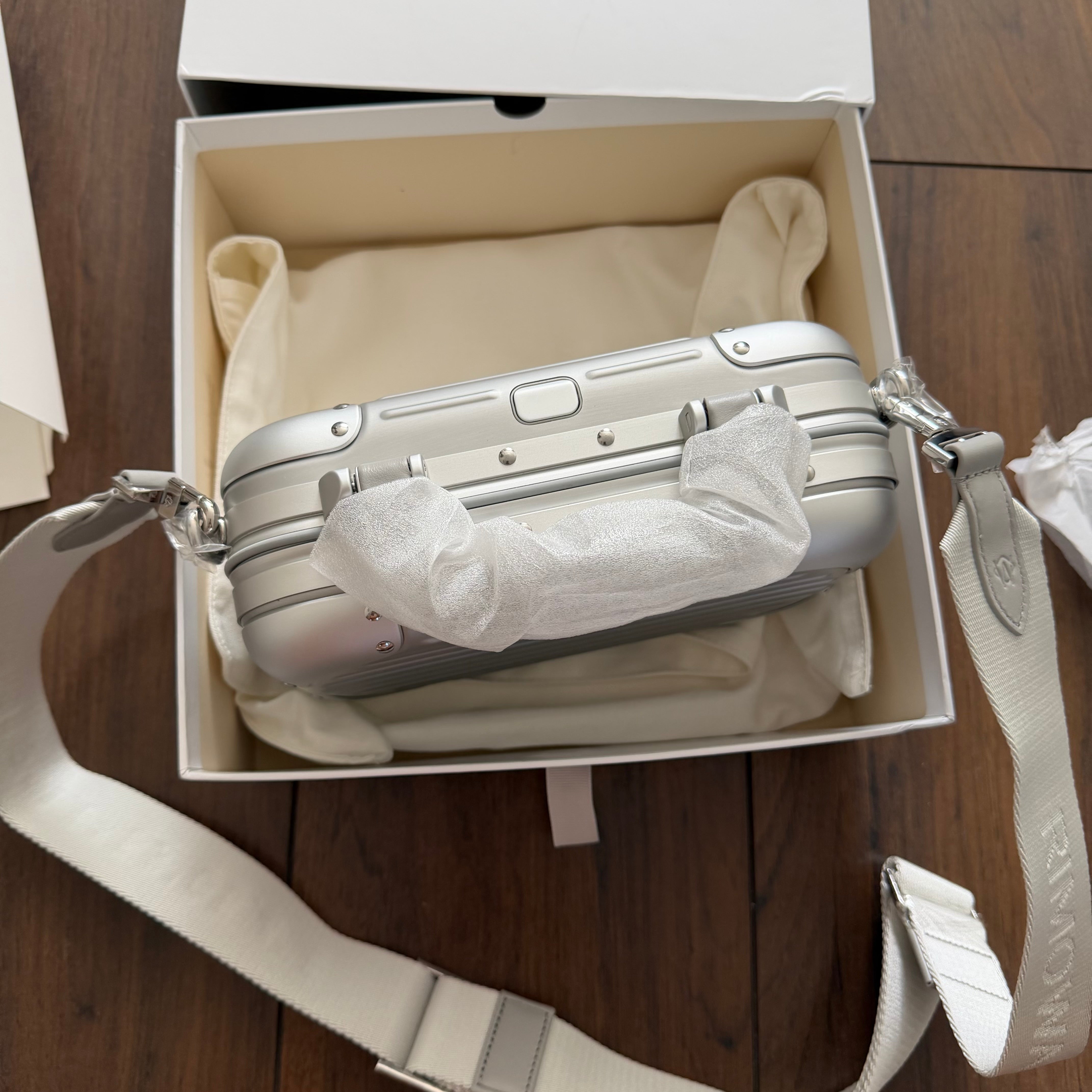 Rimowa Cross Body Bag 16 ‘SILVER’