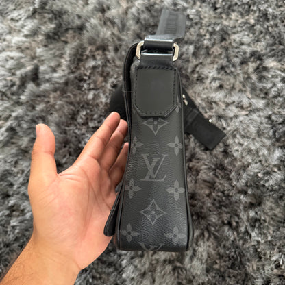 Pre-Loved - Louis Vuitton PM District Bag - Black