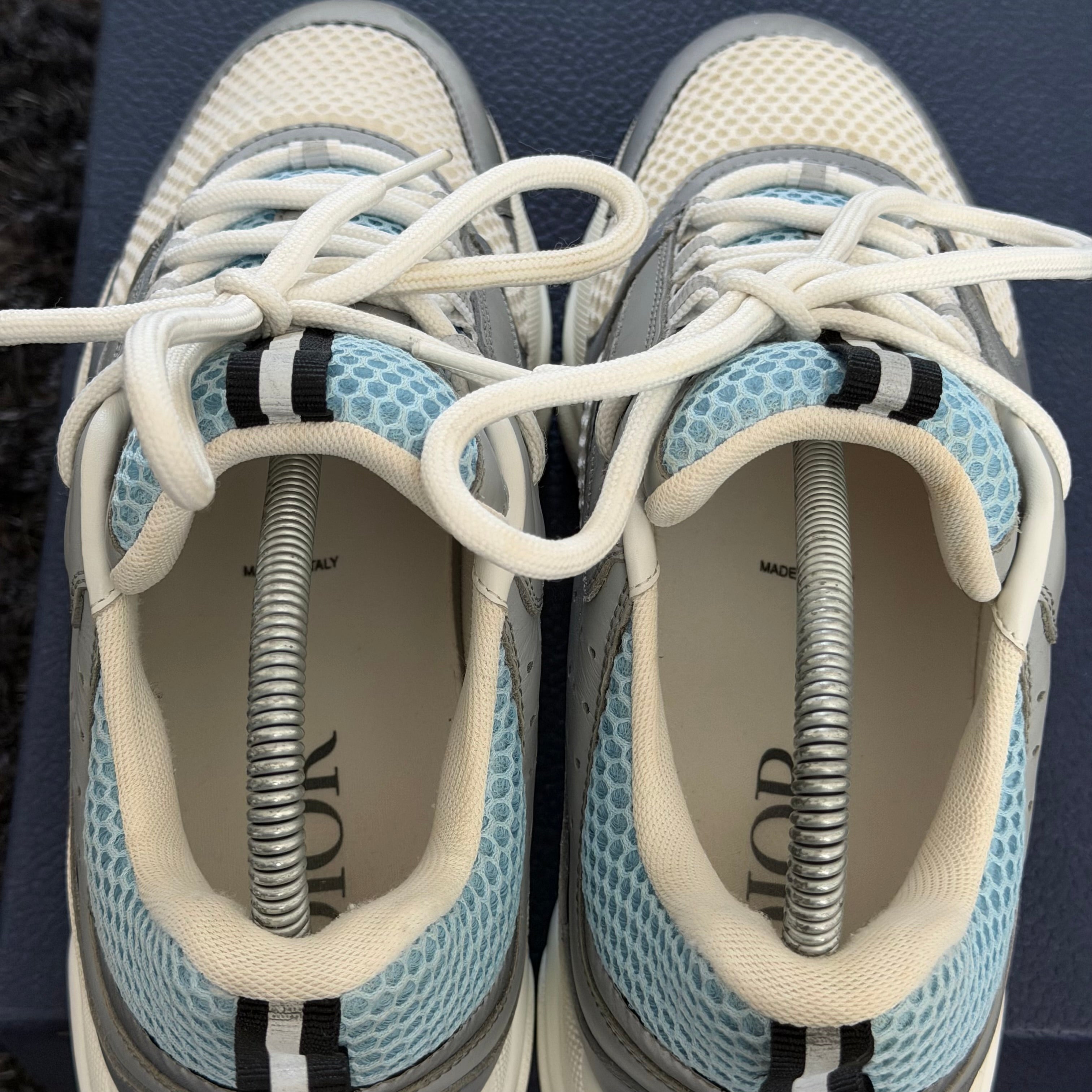 Pre-loved - Dior B22 Sneaker - Baby Blue