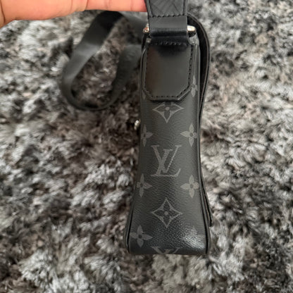 Pre-Loved - Louis Vuitton PM District Bag - Black