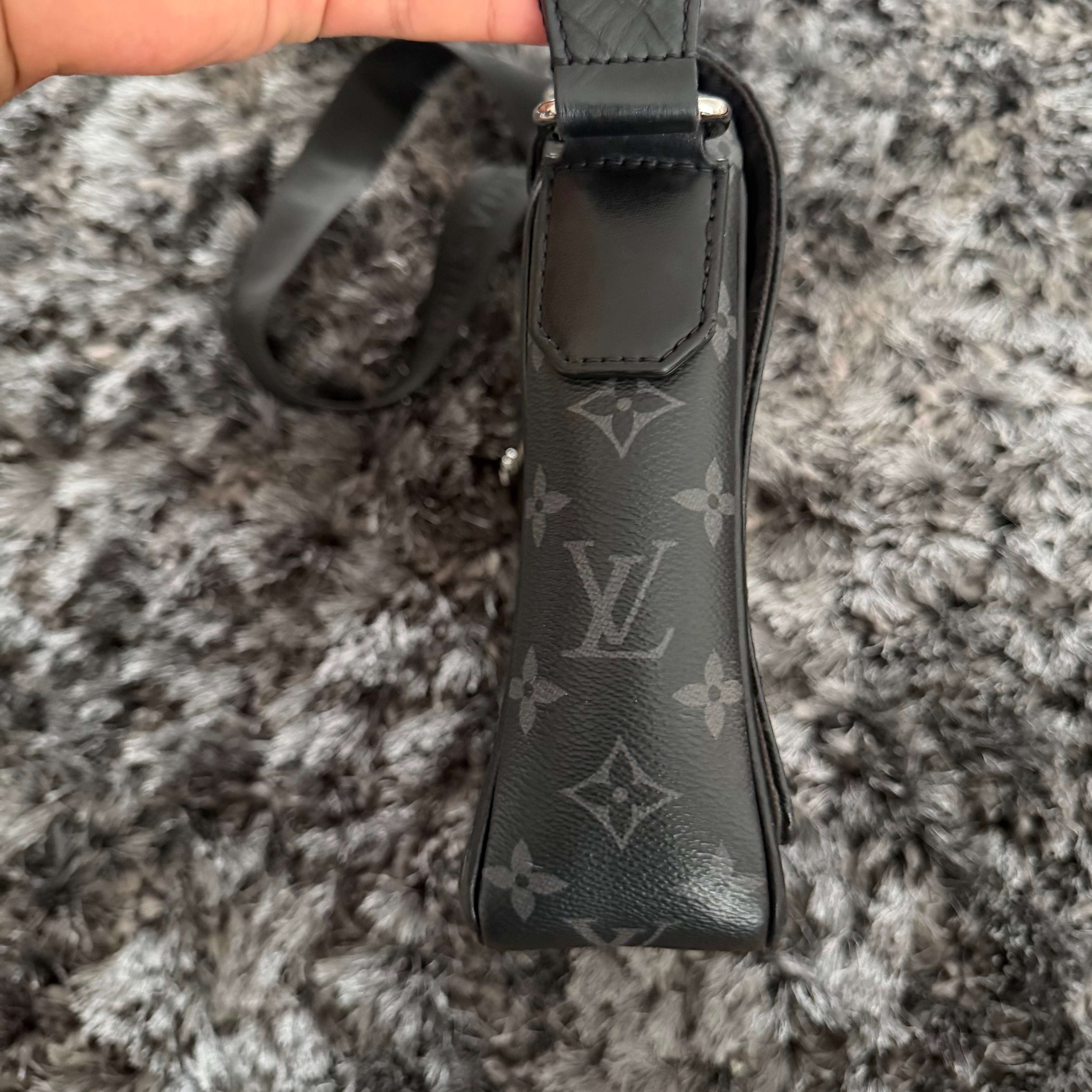 Pre-Loved - Louis Vuitton PM District Bag - Black