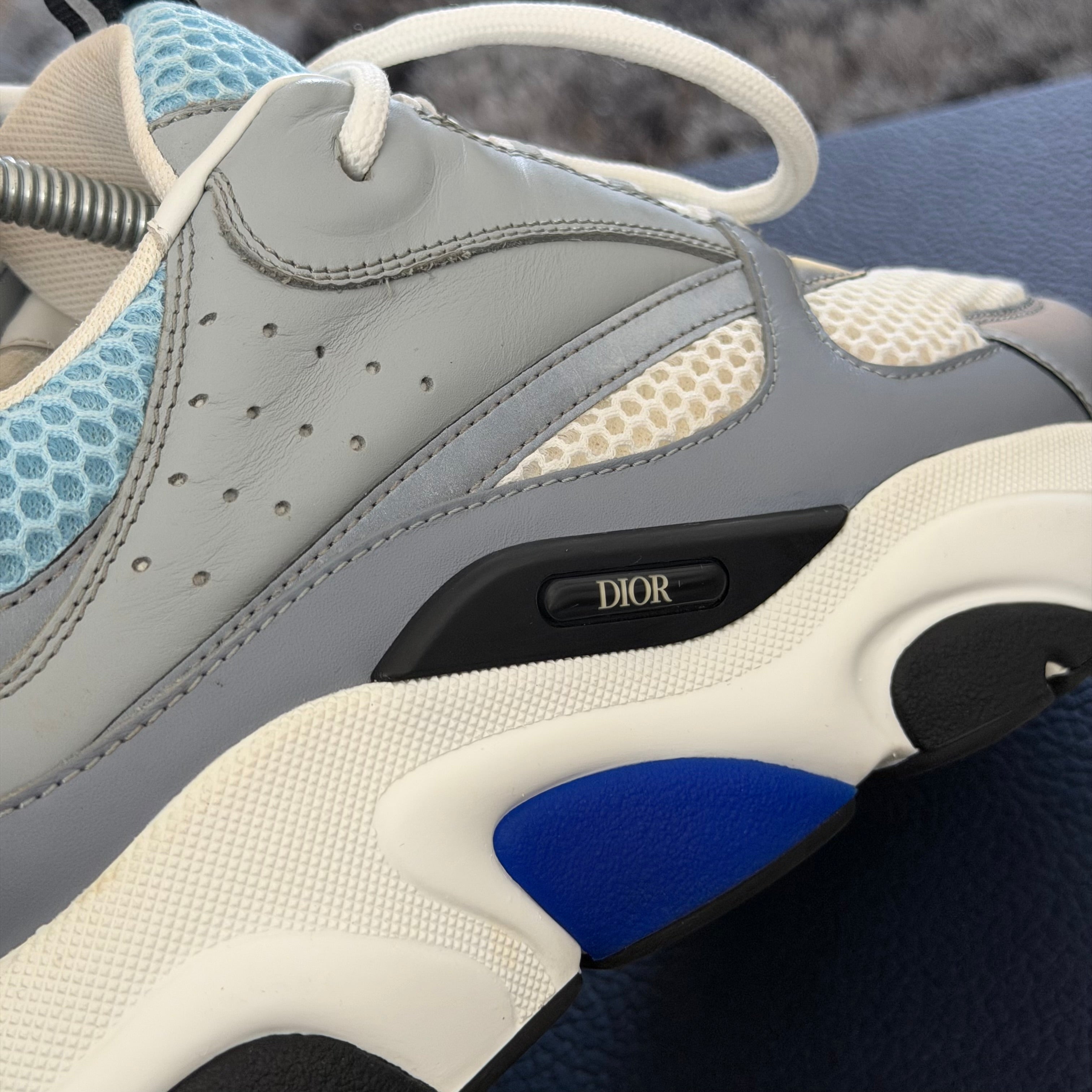 Pre-loved - Dior B22 Sneaker - Baby Blue