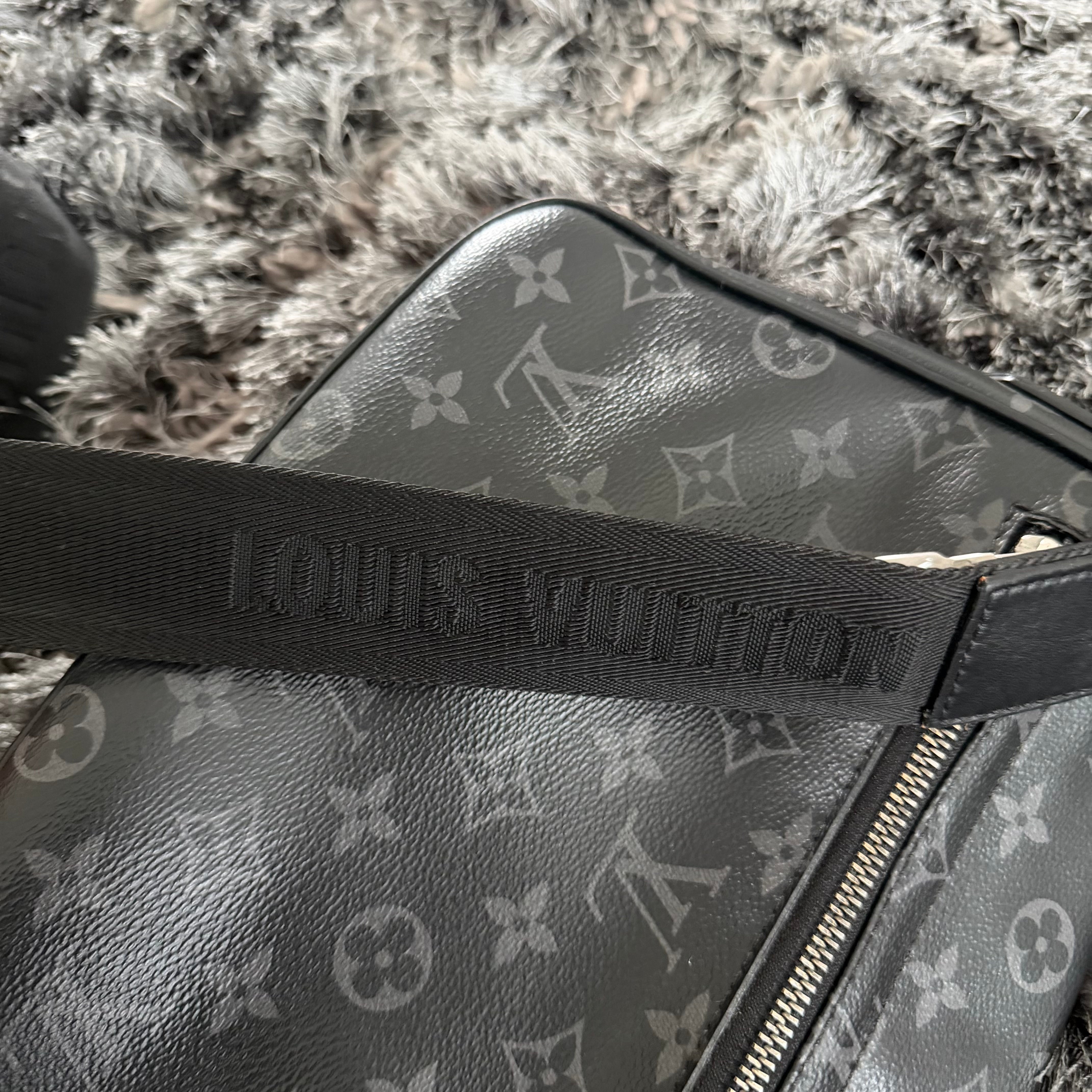 Pre-Loved - Louis Vuitton PM District Bag - Black